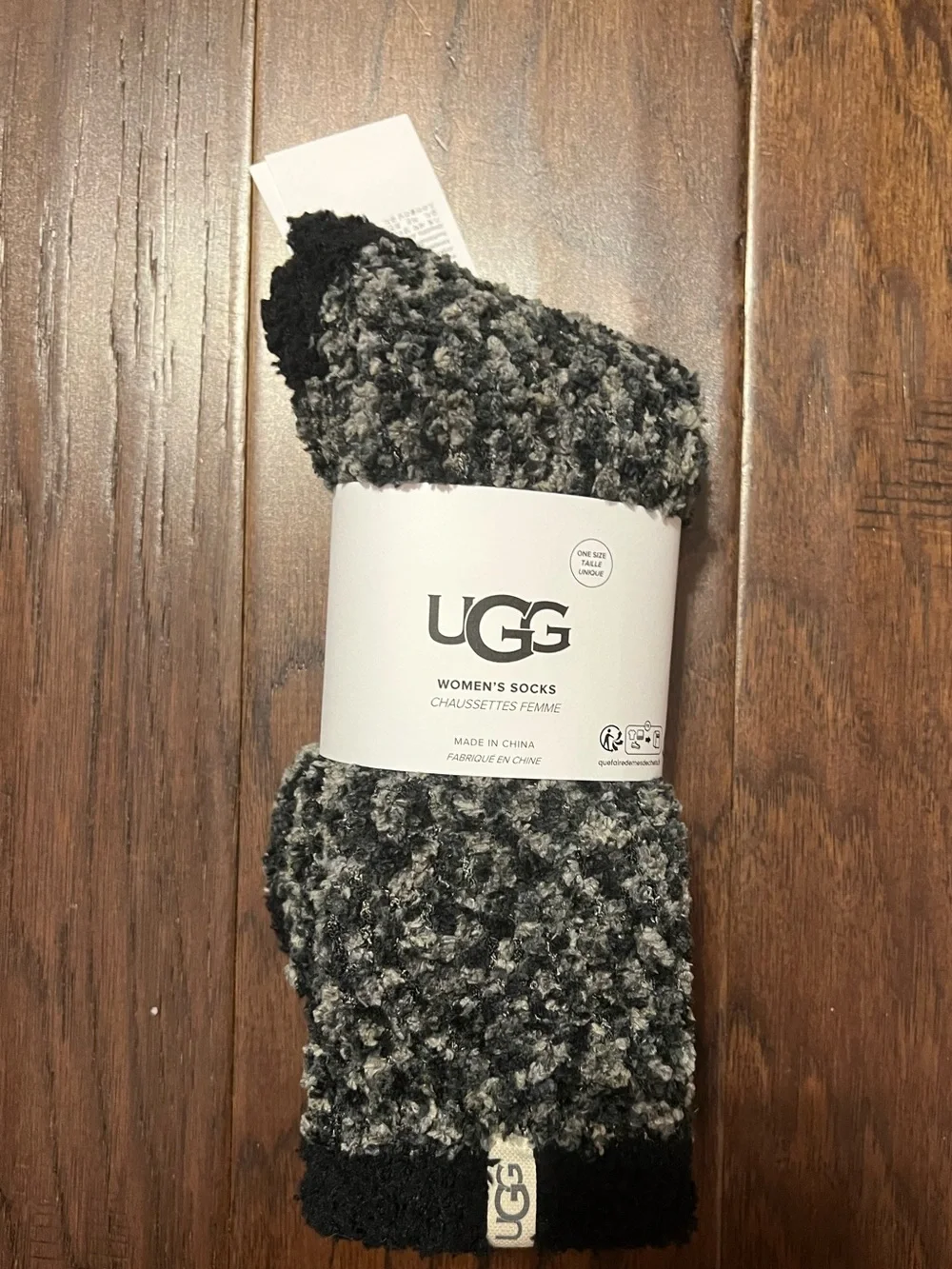 UGG Women’s Australia Cozy Chenille Socks, Black/Grey, One Size, MSRP $20